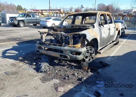 2022 Ram 1500 Big Horn 4X2 5'7 Box z USA, uszkodzony, nr VIN 1C6RREFM2NN408506